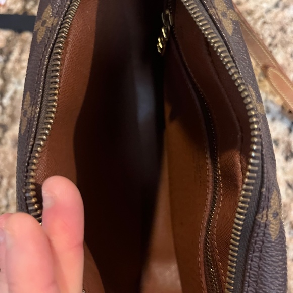 Louis Vuitton Jeune Fille MM - Picture 13 of 16